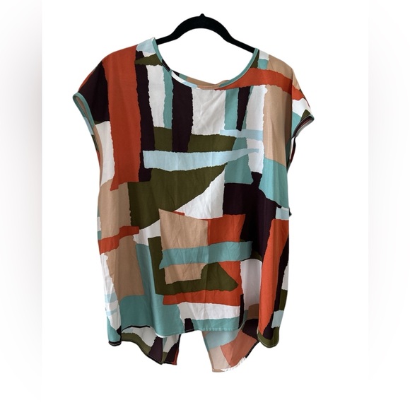 Get ready for next Summer with this beautiful shirt. - Picture 2 of 2